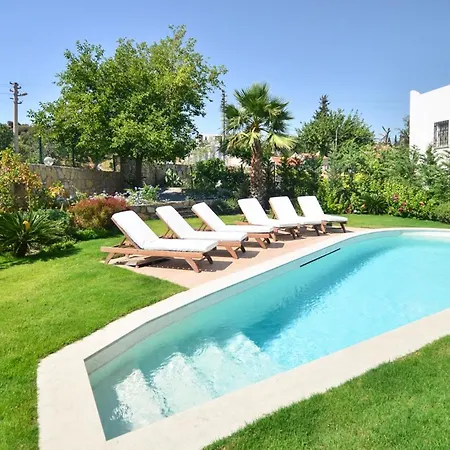 Sleeps 8 Pool Air Con Wifi Villa Bitez
