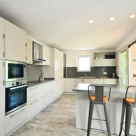 Sleeps 8 Pool Air Con Wifi Villa *