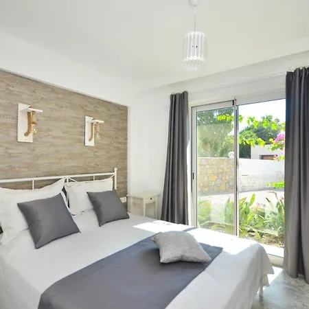 Villa Sleeps 8 Pool Air Con Wifi