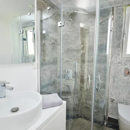 Sleeps 8 Pool Air Con Wifi *
