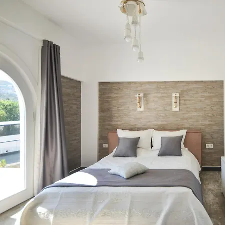 Sleeps 8 Pool Air Con Wifi * Bitez