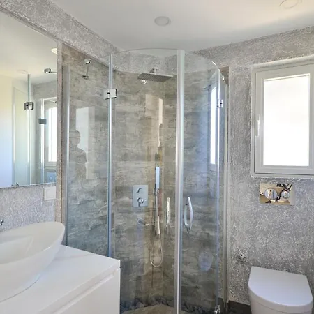 Sleeps 8 Pool Air Con Wifi Villa