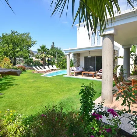 فيلة Sleeps 8 Pool Air Con Wifi